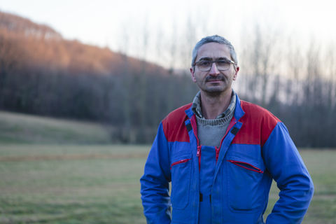 Gaec de Sully - Bruno Neyroud est très attentif au bien-être de ses Montbéliardes : « Une vache en bonne santé produit mieux. »