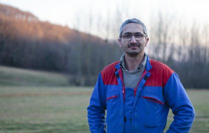 Gaec de Sully - Bruno Neyroud est très attentif au bien-être de ses Montbéliardes : « Une vache en bonne santé produit mieux. »